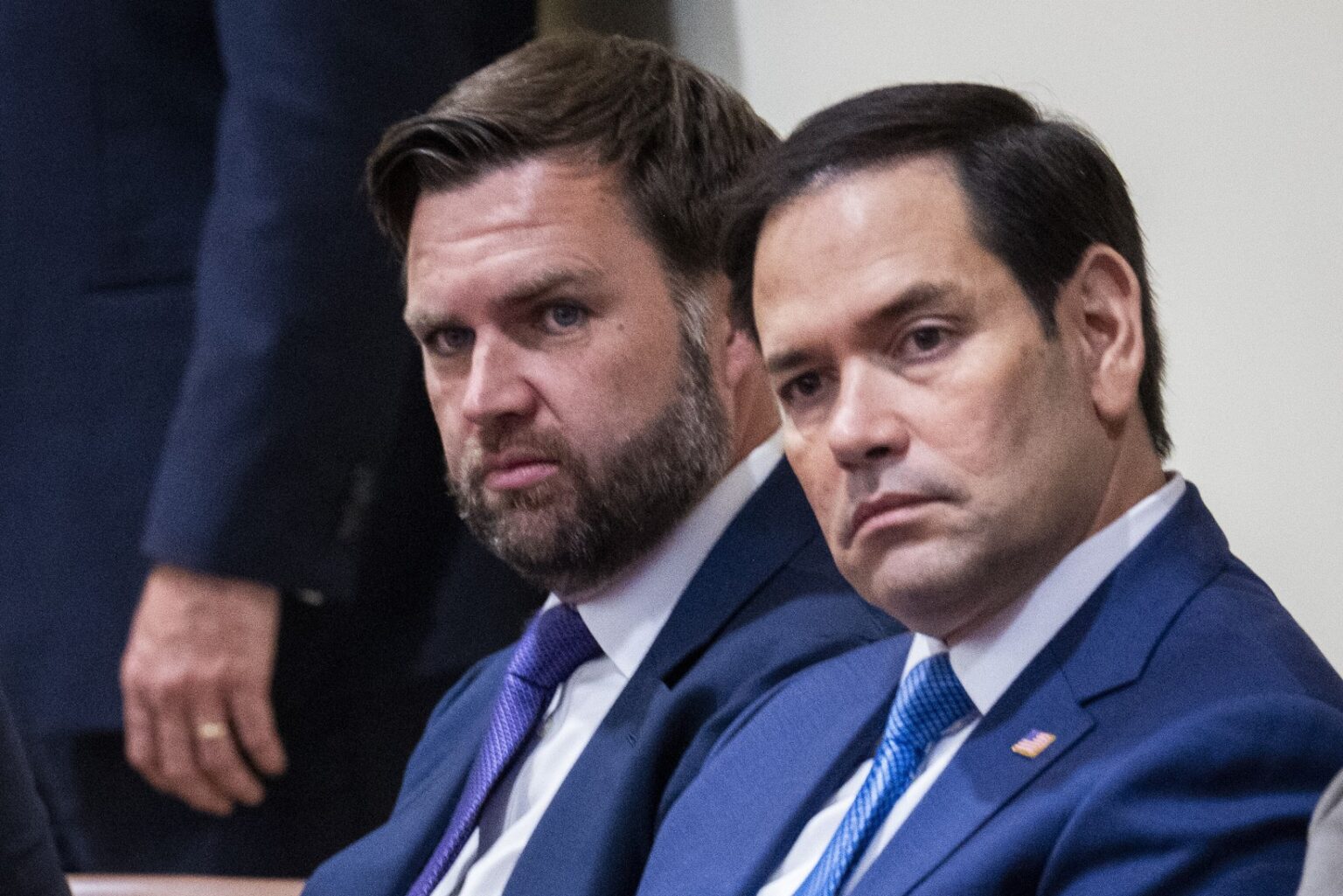Republikánski senátori JD Vance za Ohio (vľavo) a Marco Rubio za Floridu počas stretnutia republikánskeho senátneho výboru s exprezidentom Donaldom Trumpom vo Washingtone 13. júna 2024. Foto: Doug Mills/New York Times/Profimedia
