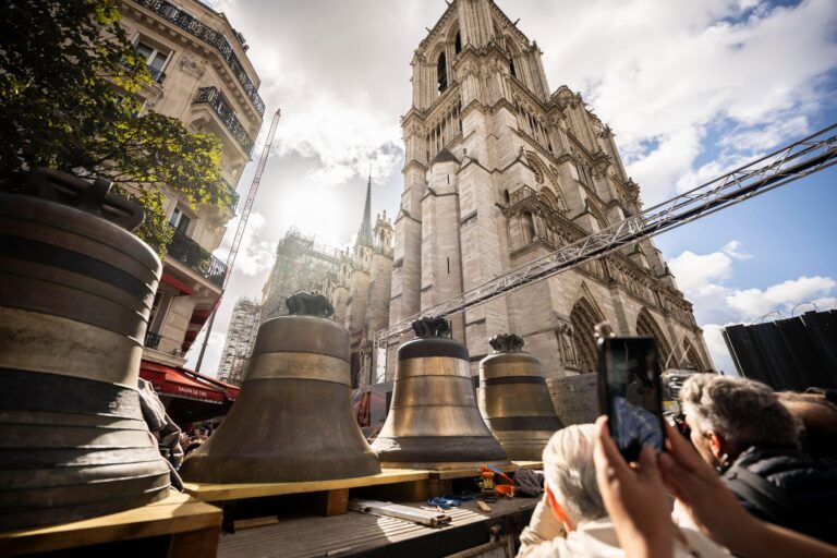 Vbehla polonahá do Notre Dame, po rokoch sa katolíkom ospravedlnila