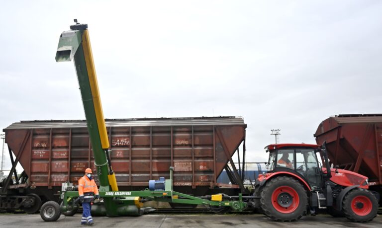 Európska únia výrazne obmedzí dovoz ukrajinskej pšenice a cukru