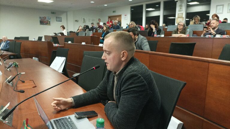 Na snímke je župný poslanec Šimon Ždárský. Foto: Ľubomír Chochula