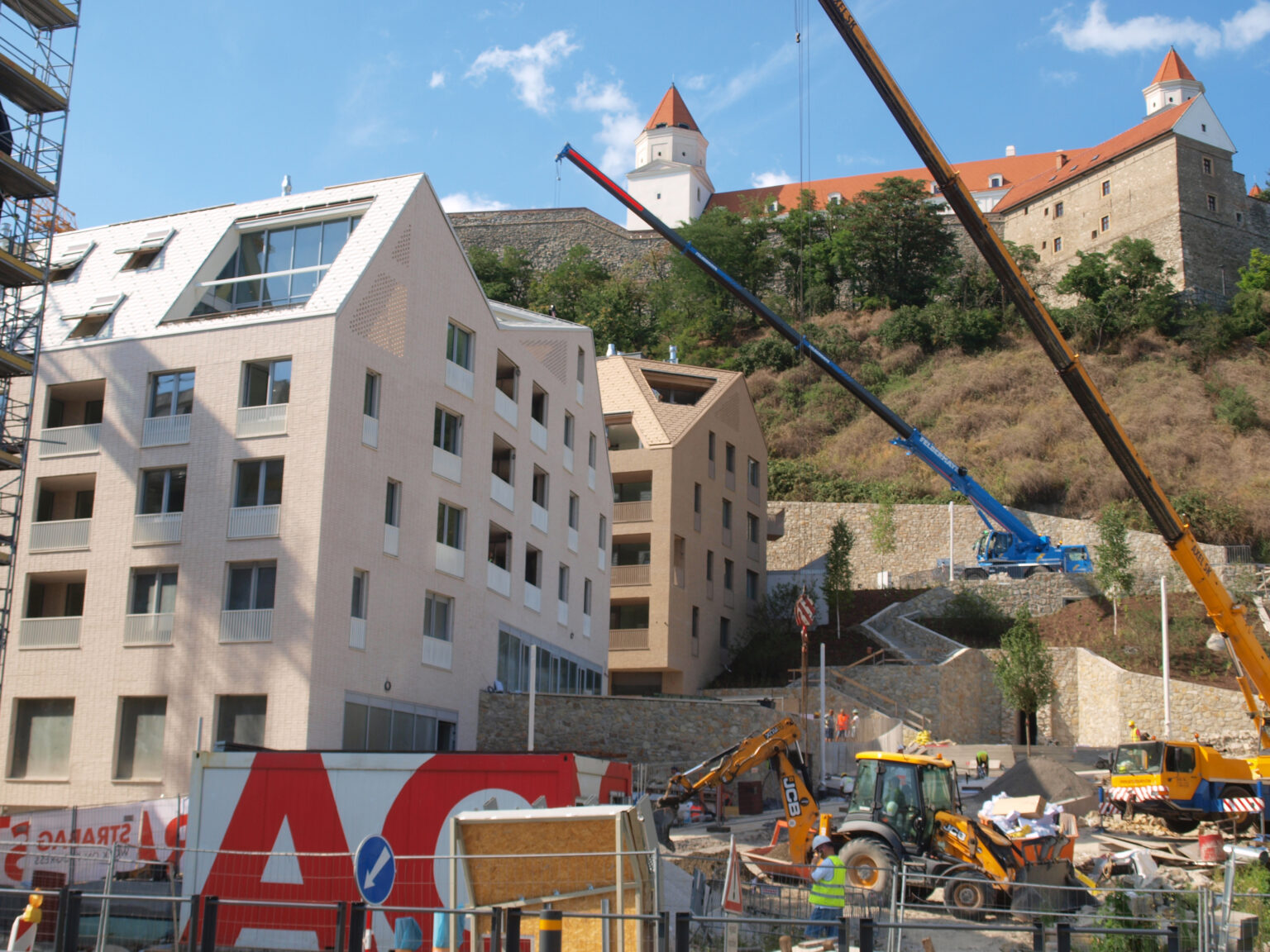 Výstavba developerského projektu Vydrica v bratislavskom podhradí. Foto: Miroslav Košírer/TASR.