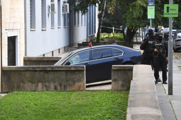 Dvoch čurillovcov bude súd stíhať na slobode