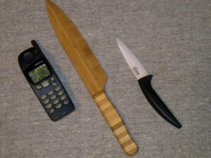 Nespokojný občan znemožnil mestskú políciu. Na zastupiteľstvo prepašoval zbrane