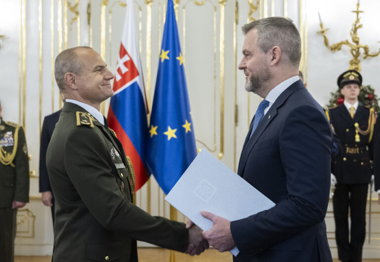 Pellegrini vymenoval sedem nových generálov Ozbrojených síl SR