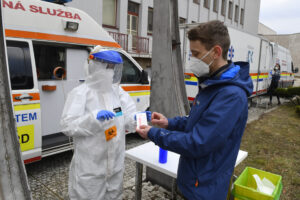 NKÚ: Dôležité údaje o prevádzke mobilných odberových miest boli bezdôvodne vymazané