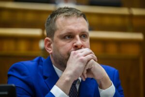 Nemocnice sa na akciové spoločnosti meniť nebudú. O mimoriadnej situácii vláda nerokovala