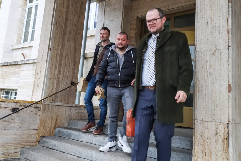 Súd odmietol žiadosť prokurátora: policajti Dunčko a Magula do väzby nepôjdu