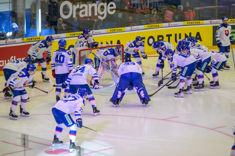 Slovenskí hokejisti zvíťazili nad Lotyšmi 2:1, obhájili prvenstvo na domácom turnaji