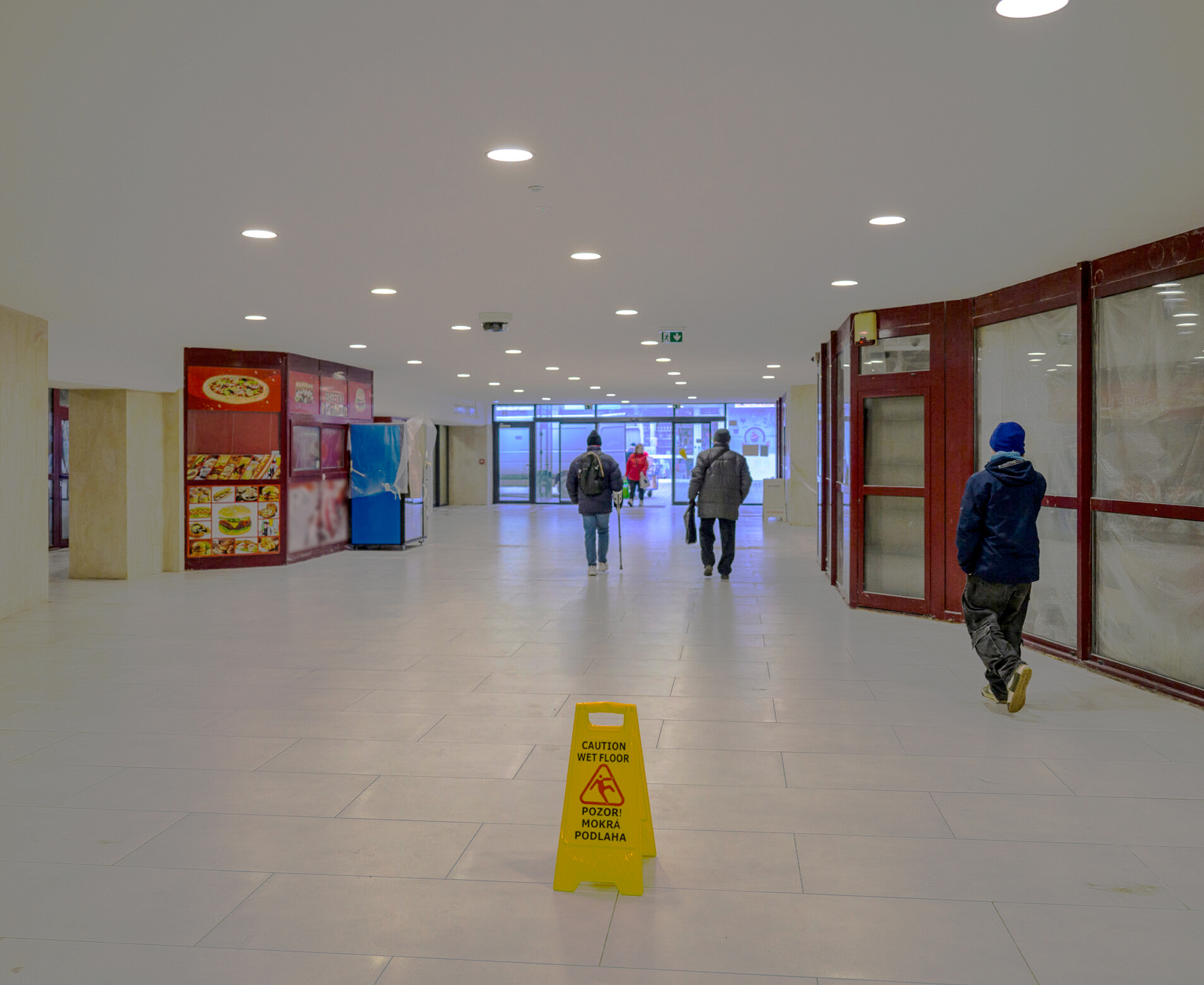 Oprava predstaničného priestoru v Prešove je ukončená. V podchode by už nemalo zatekať