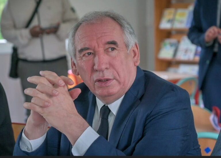 Médiá označujú Françoisa Bayroua za favorita na nového francúzskeho premiéra