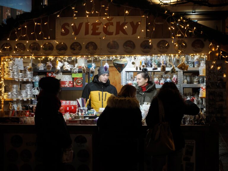 Košické vianočné trhy na Hlavnej uliciNa Hlavnej ulici v Košiciach sa nachádza množstvo stánkov s rôznymi výrobkami. Foto: Mesto Košice