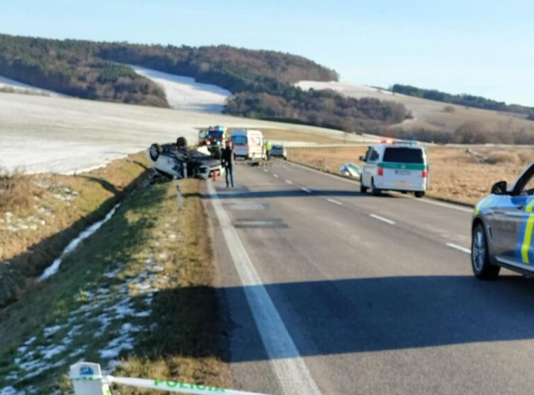 Pri nehode na východe Slovenska zomreli dvaja ľudia