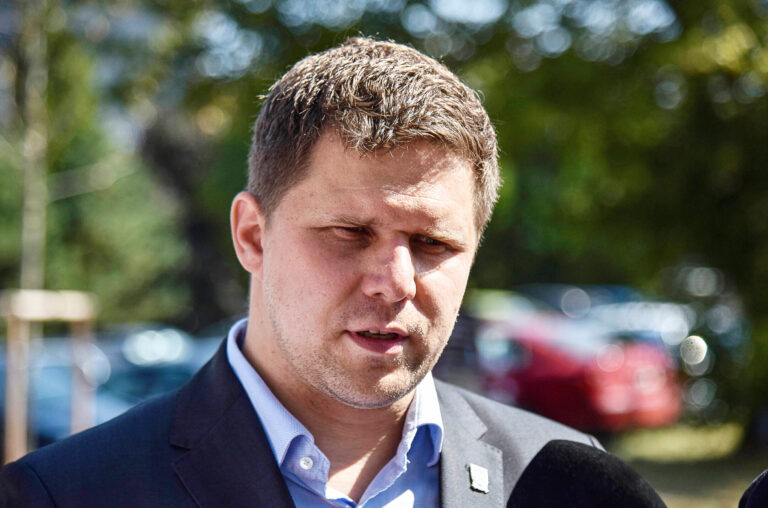 Hĺbkový audit na úrade v Petržalke zatiaľ nie je možné realizovať