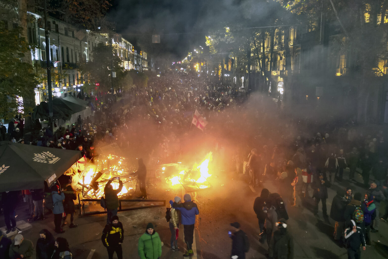 Protivládne protesty v Tbilisi. Foto: TASR/AP. 