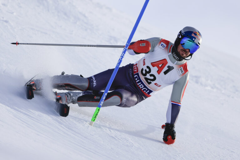 Marcel Hirscher utrpel vážne zranenie. Sezóna sa pre neho skončila