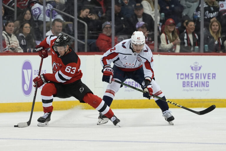 NHL: Washington natiahol víťaznú sériu, Florida zdolala San Jose