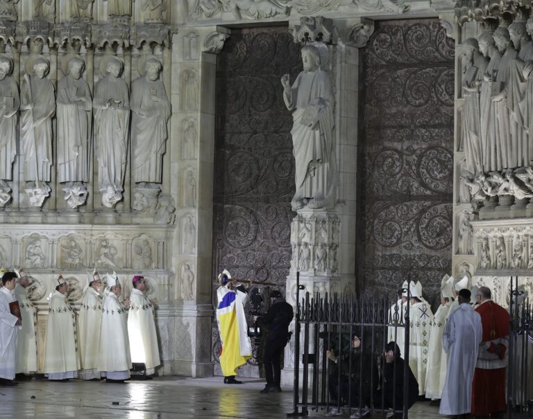 Katedrála Notre-Dame v Paríži bola slávnostne otvorená
