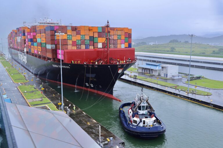 Trump pohrozil, že bude chcieť získať späť kontrolu nad Panamským prieplavom