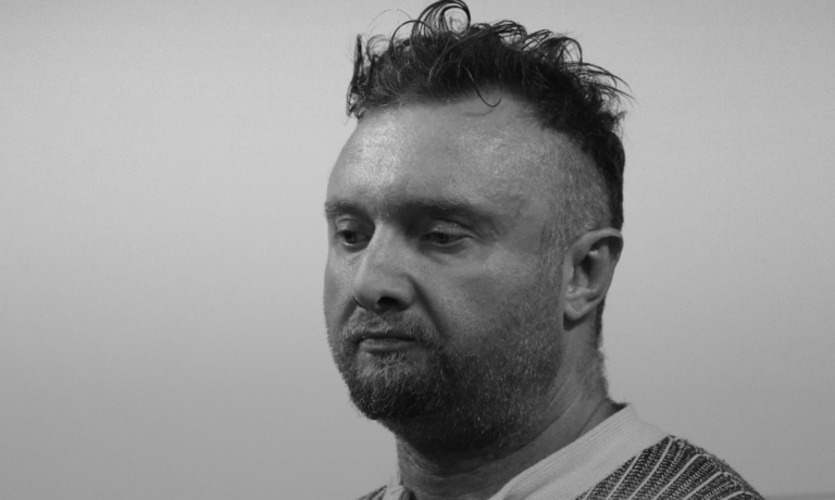 Rus organizoval zájazdy pre LGBT ľudí, našli ho nehybného vo vyšetrovacej väzbe