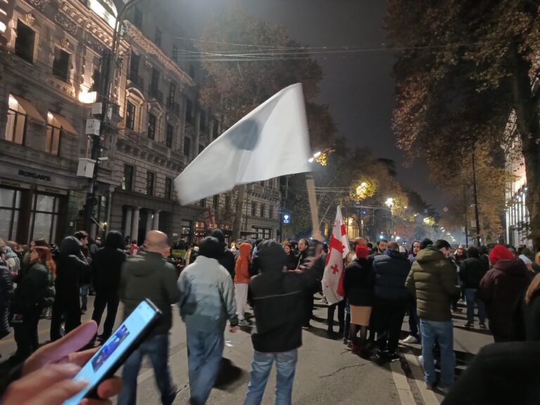 Protesty v Gruzínsku pokračovali už 13. deň