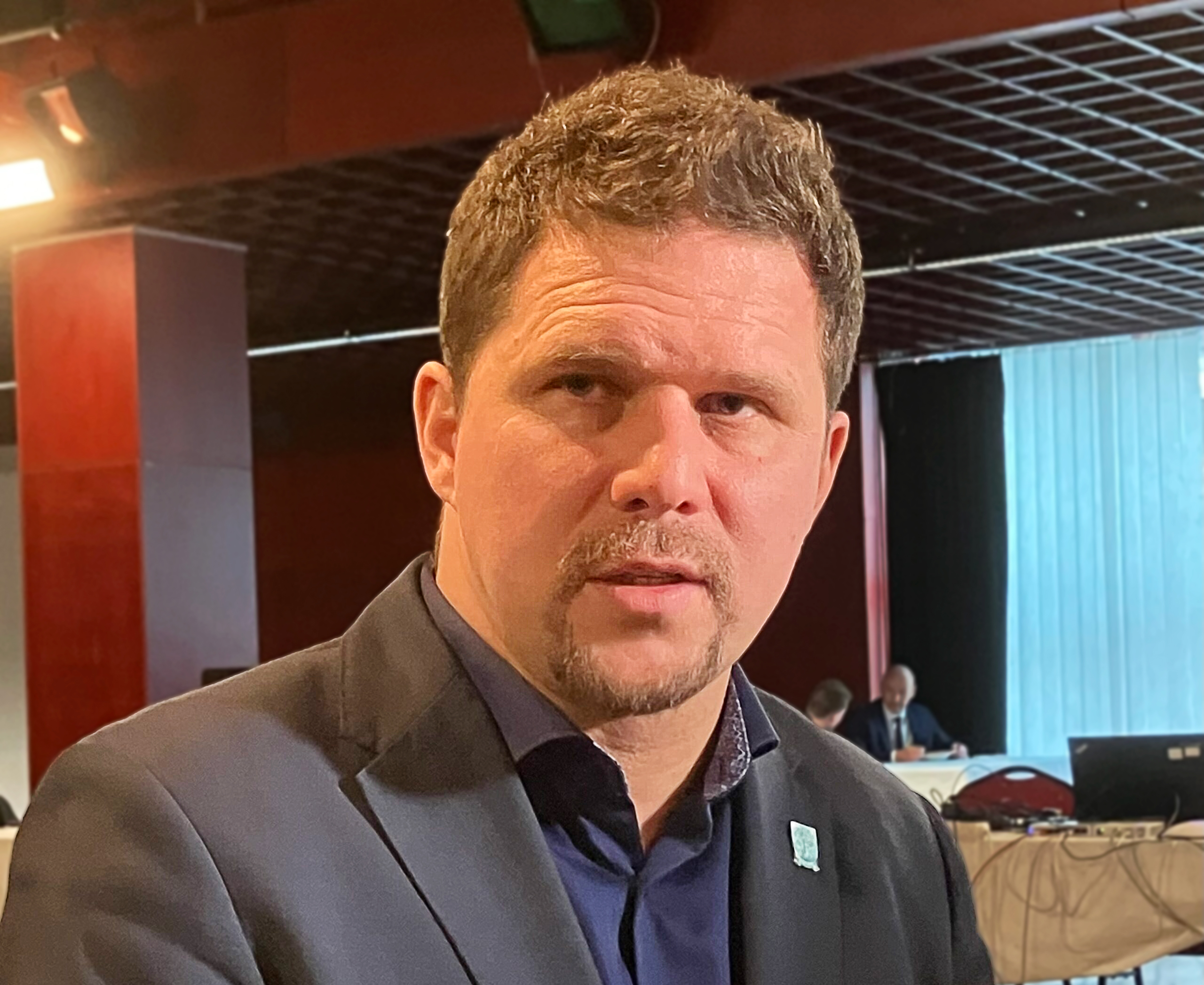 Vallovci v Petržalke odmietli referendum o prekládke káblov a parkovaní