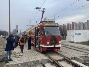 Ftáčnika nespomenul, Hrčku nepozval. Petržalkou prešla prvá električka na čele s Vallom