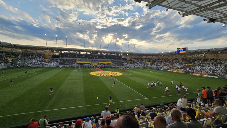 V júli 2024 sa v Košickej futbalovej aréne odohral priateľský zápas medzi FC Košice a AS Rím. Foto: Boris Macko