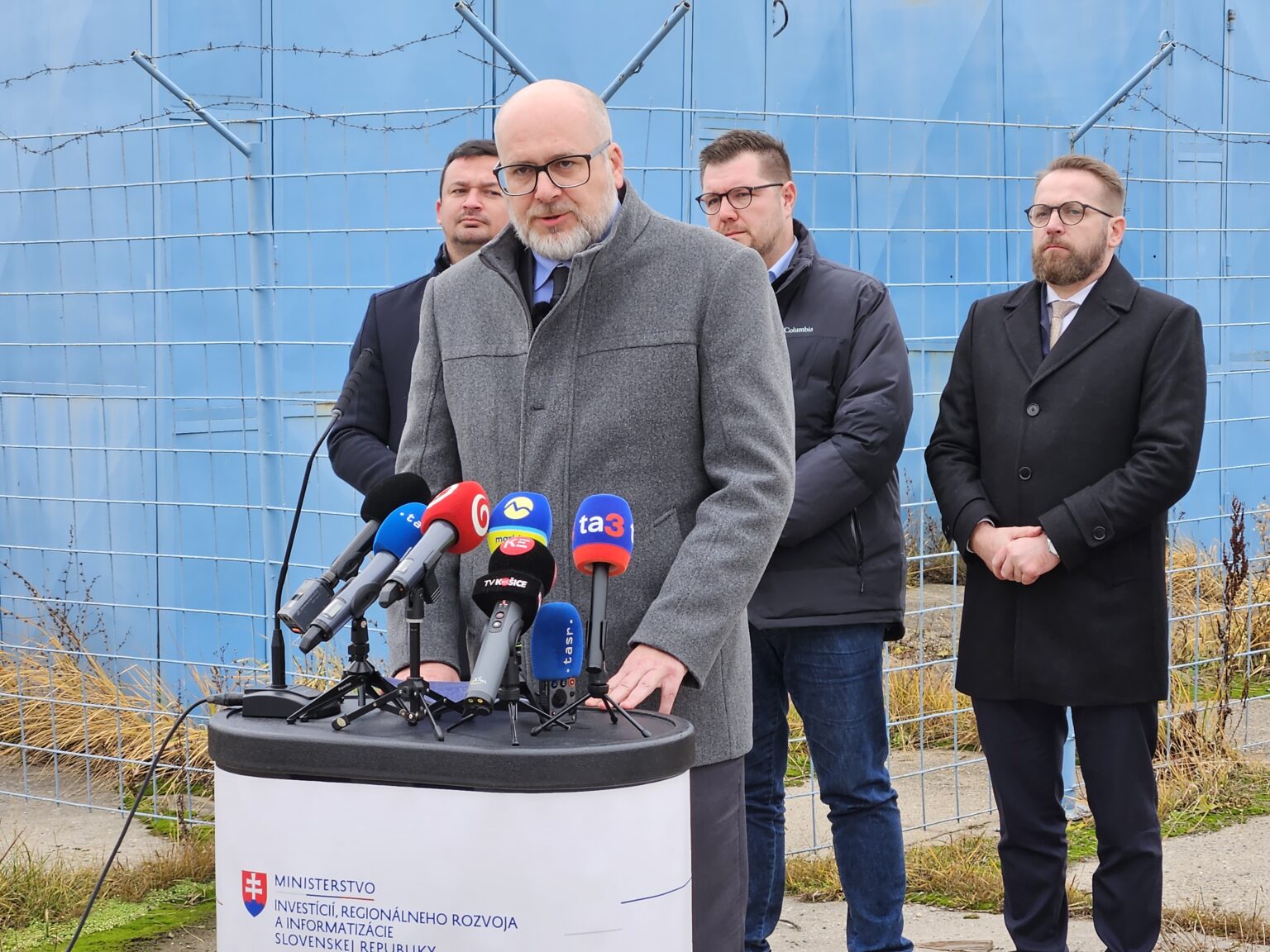 Štátny tajomník MIRRI Michal Kaliňák informoval o ďalšom využití geotermálynch vrtov. Foto: Boris Macko