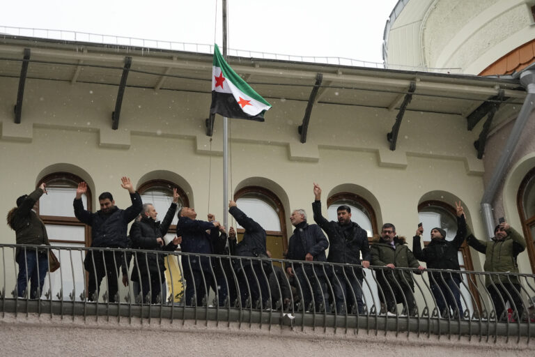 AFP: Na sýrskej ambasáde v Moskve vyvesili vlajku opozície