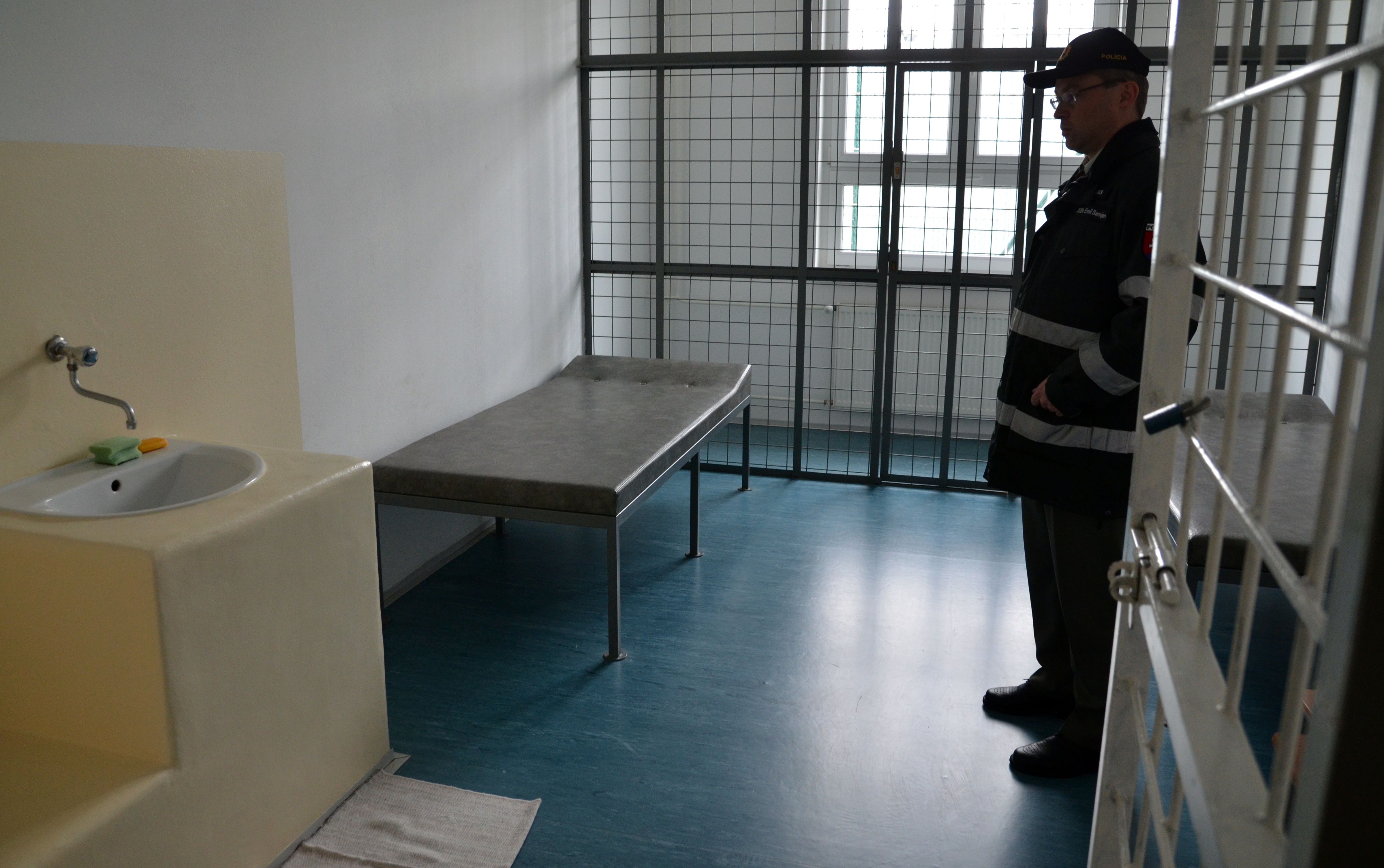 Kúsok od tragédie: Ďalší muž v cele sa pokúsil o samovraždu