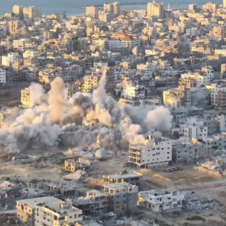 Niekoľko hodín po uzavretí prímeria zahynuli v Gaze pri bombardovaní desiatky ľudí