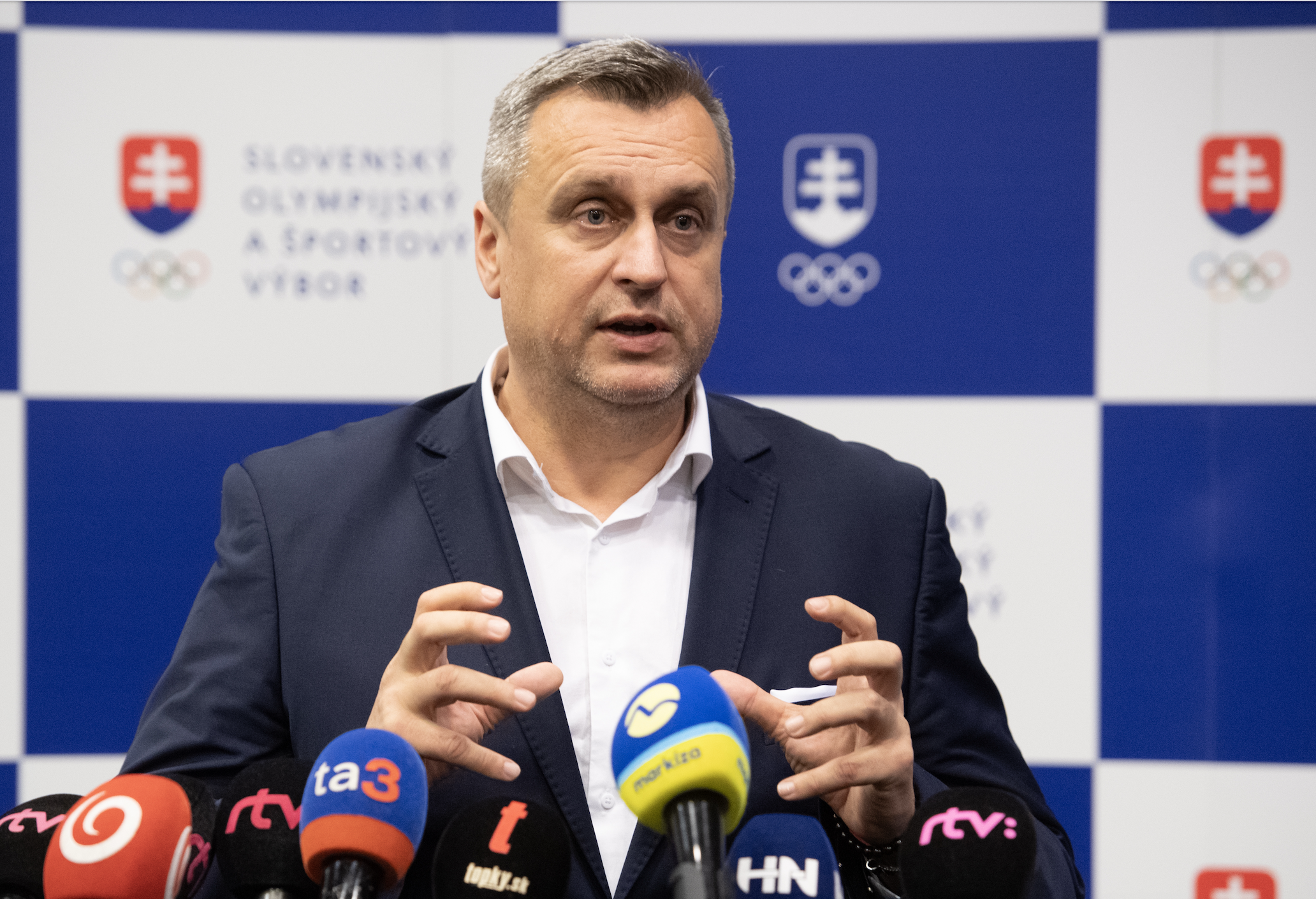 Koaličná kríza môže podľa Michelka skončiť aj rozdelením ministerstva v rukách SNS