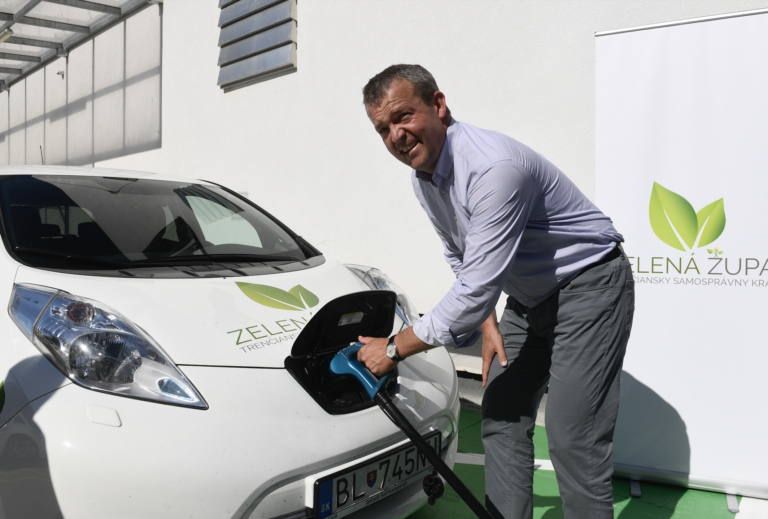 Poliaci za štyri roky otočili, záujem o elektromobily rastie