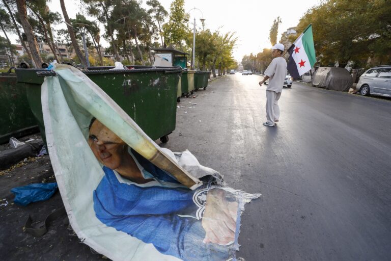 Povstalci v Sýrii sľúbili osobné slobody a nebudú hovoriť ženám, ako sa majú obliekať