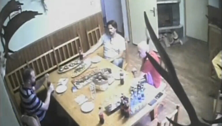 Zábery Fica či Kaliňáka z poľovníckej chaty zverejnili na YouTube