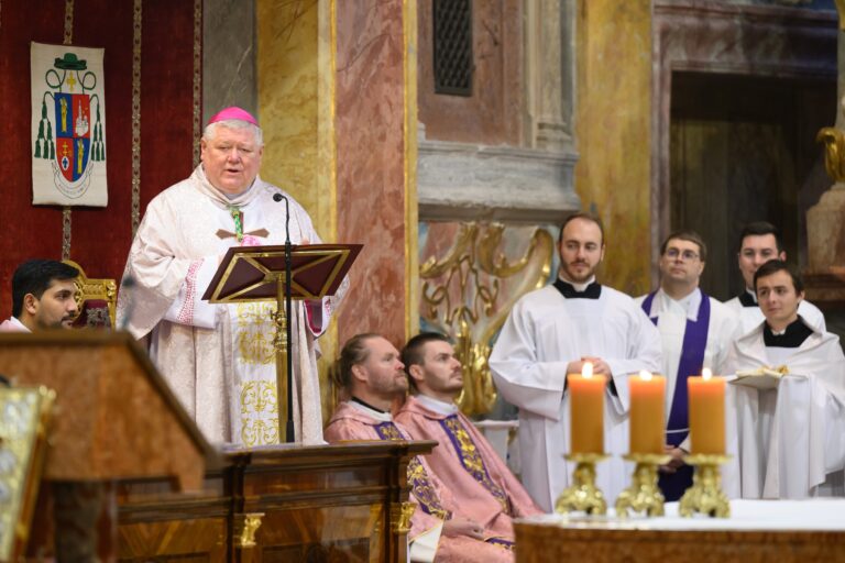 Biskup Judák si želá, aby v novom roku utíchli zbrane medzi národmi