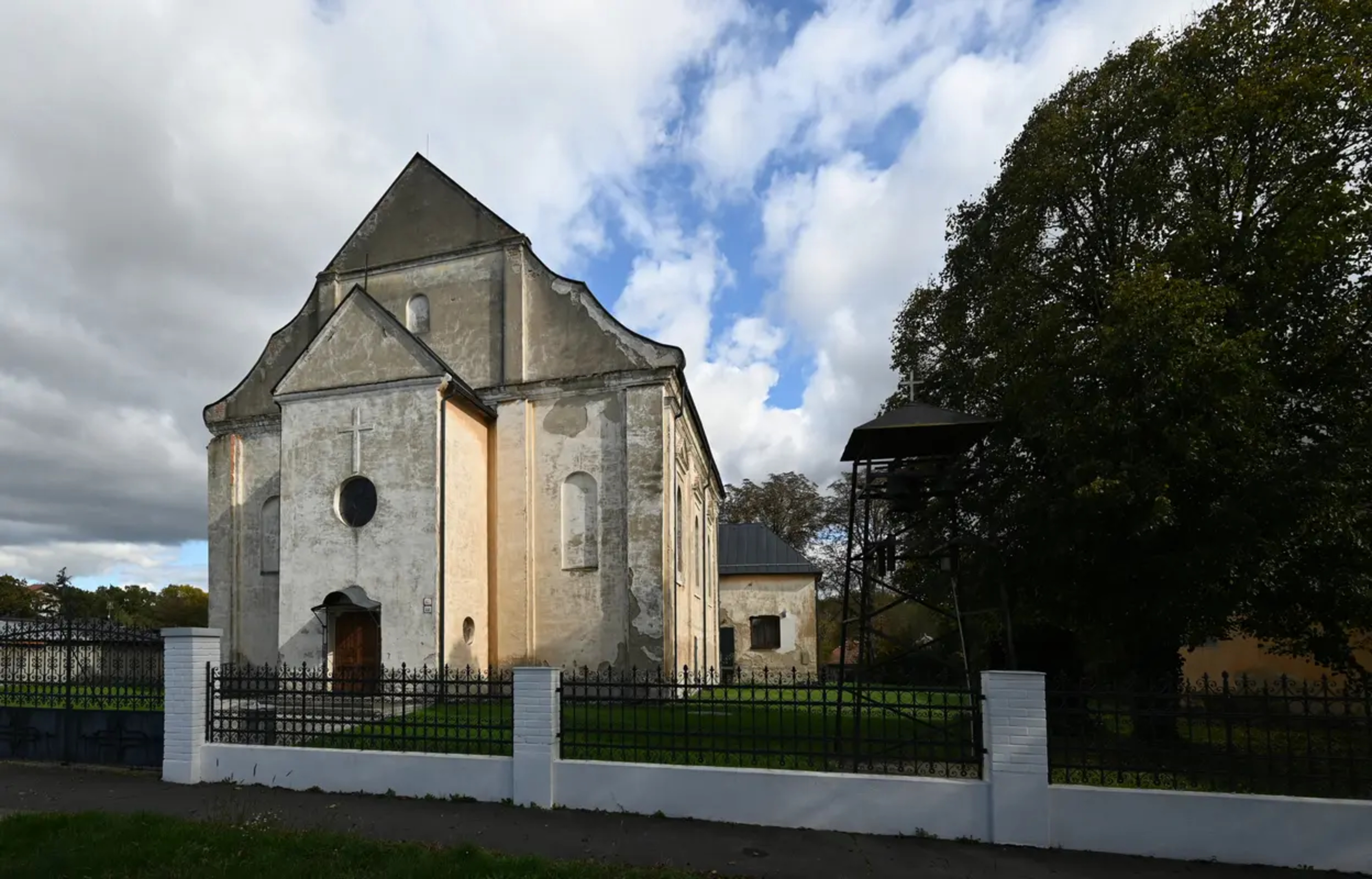 Strážne veže chrámov ako orientačné body