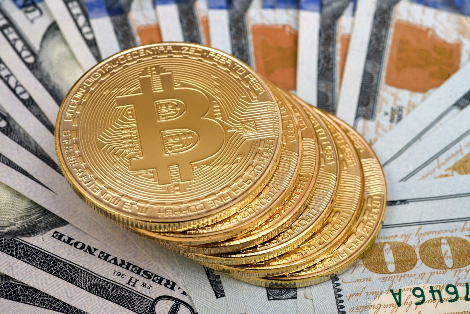 Bitcoin ako symbolická minca. Foto: Mykola Tys/SOPA Images / Shutterstock Editorial / Profimedia