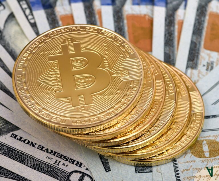 Bitcoin ako symbolická minca. Foto: Mykola Tys/SOPA Images / Shutterstock Editorial / Profimedia