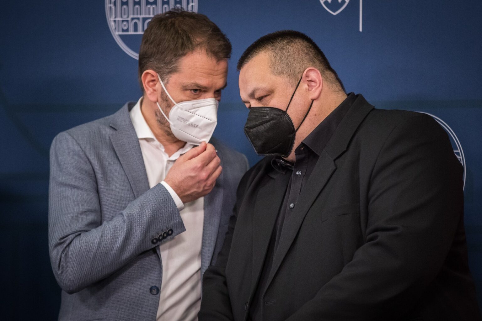 Minister financií Igor Matovič a hlavný hygienik Ján Mikas na tb k pandemickej situácii, Bratislava, 21. 4. 2021. Zdroj: Jozef Jakubčo / Petit Press / Profimedia