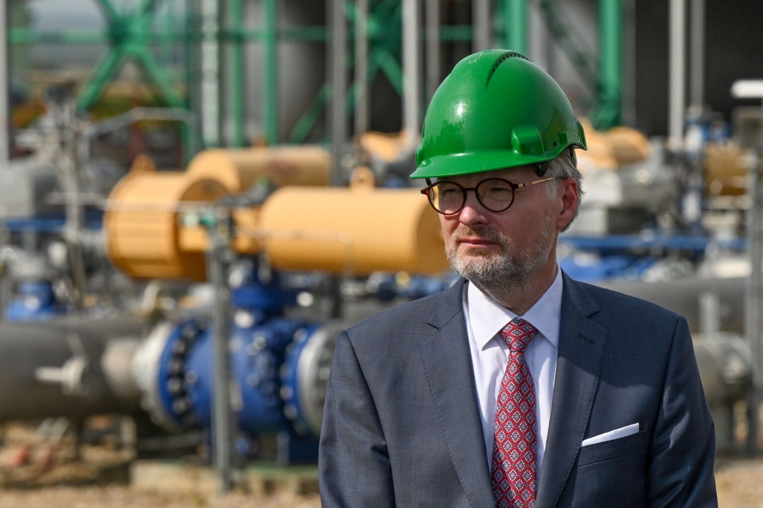 Premiér Petr Fiala pri prehliadke stavu odkúpených zásobníkov plynu spoločnosti RWE Gas Storage CZ, 18. septembra 2023, Perná na Břeclavsku. Foto: ČTK / Šálek Václav