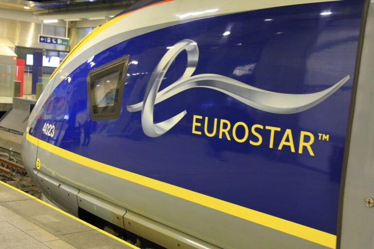 Vlak Eurostar smerujúci do Paríža uviazol v tuneli pod Lamanšským prielivom