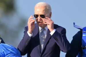 Bidenov tím vytrvalo tajil, že prezident na vykonávanie úradu nemá