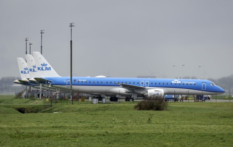 Lietadlo muselo núdzovo pristáť. Dôvod bol bizarný