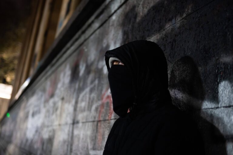 Gruzínska polícia na protivládnych protestoch zadržala lídrov dvoch opozičných strán