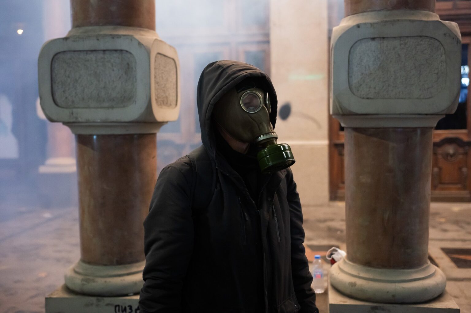 Šiesta noc protivládnych protestov v Gruzínsku. Tbilisi, 4. december 2024. Foto: Jan Schmidt-Whitley / Zuma Press / Profimedia