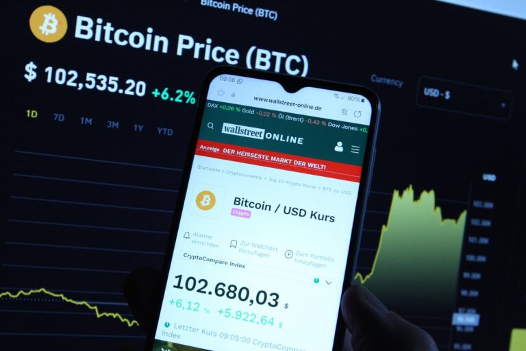 Ilustračný záber, bitcoin dosiahol hranicu 100-tisíc dolárov. Foto: ČTK/imago stock&people/BODE/Profimedia.sk