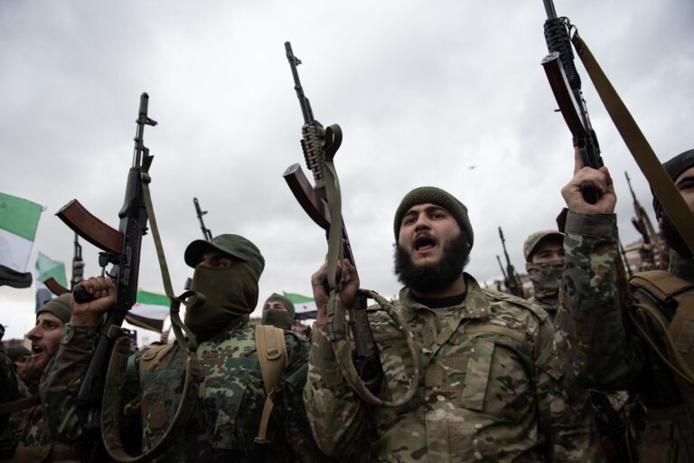 Boje v Sýrii si vyžiadali vyše 70 obetí, zadržali exšéfa tajnej služby