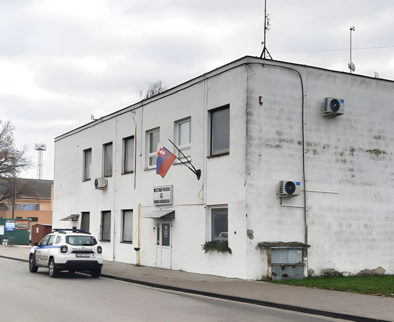 Vozidlo pred MsP Komárno. Foto Jozef Uhlárik