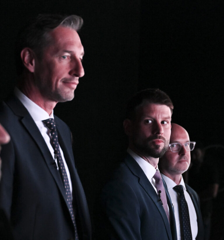 Opozícia iniciuje kvôli slintačke a krívačke vlastný okrúhly stôl